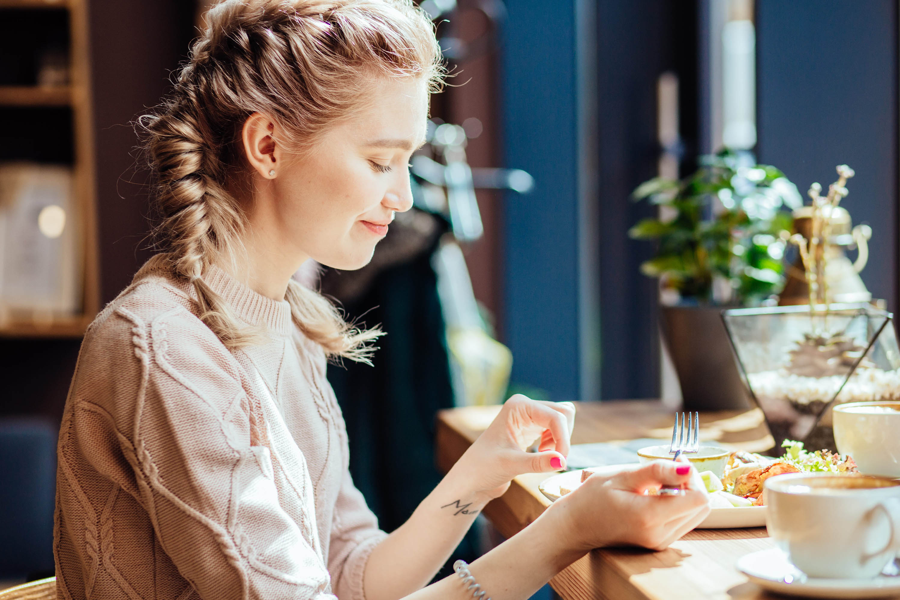 Woman having breakfast at cafés kiel unique hotels