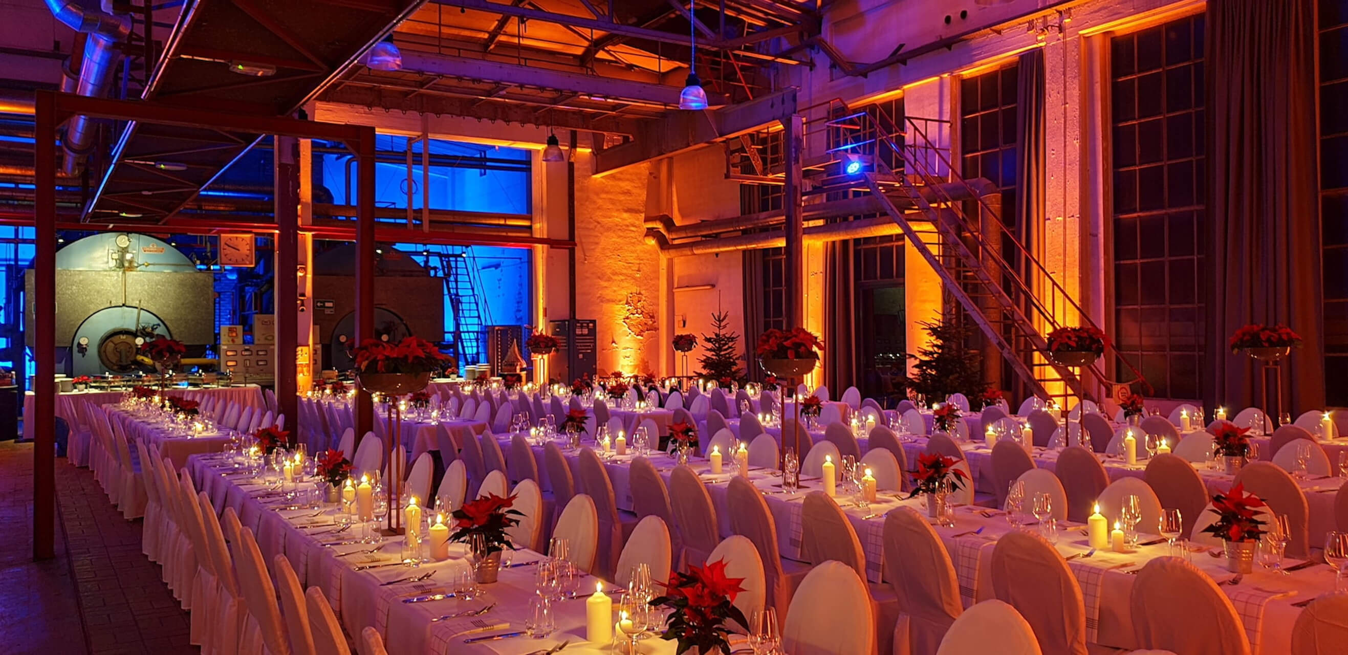 Tables laid in the Heizwerk event location in Bremen | unique by ATLANTIC Hotels Bremen Event location Heizwerk in Bremen | unique by ATLANTIC Hotels Bremen