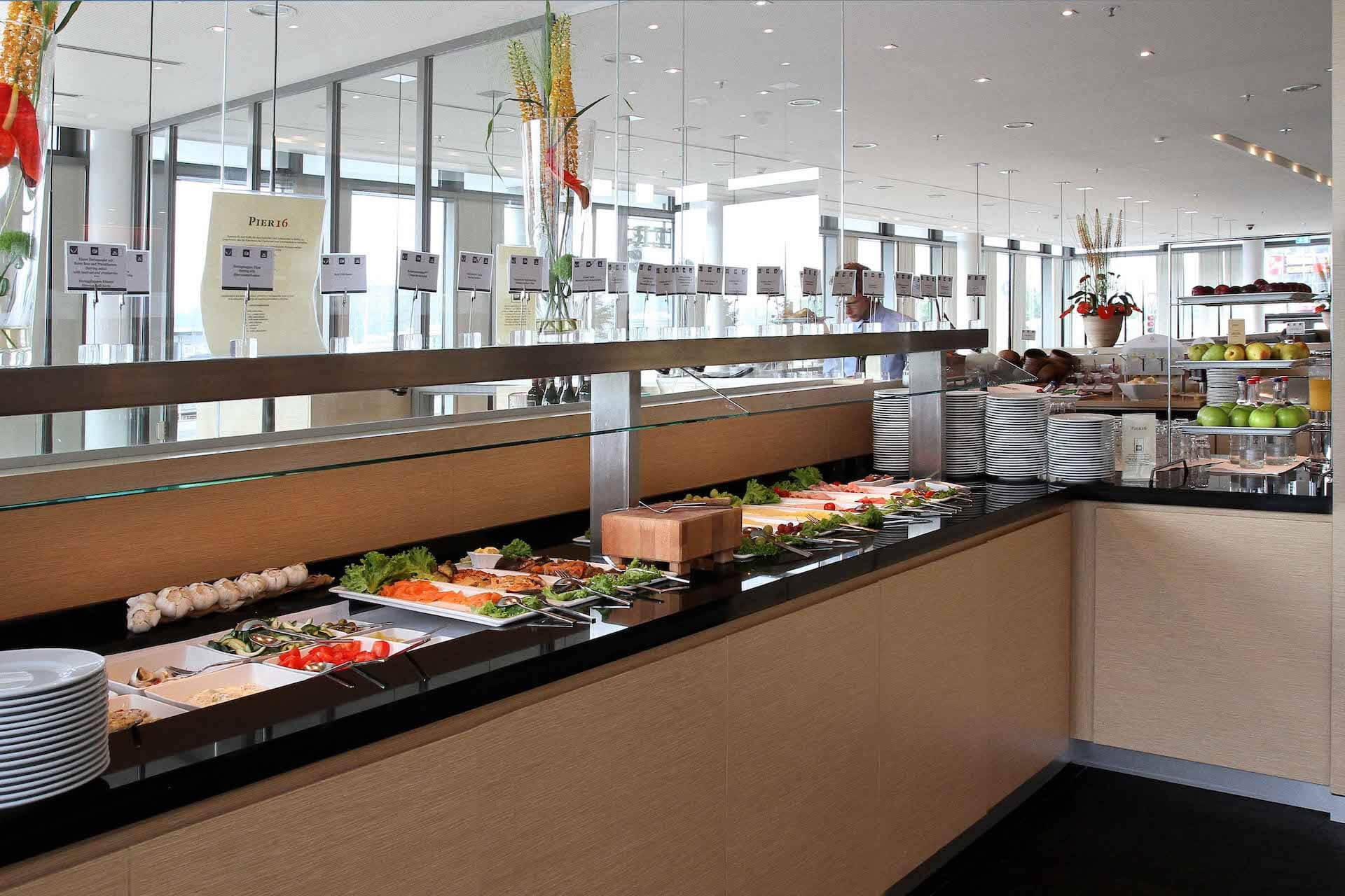 Breakfast in Kiel with breakfast buffet at PIER 16 | unique by ATLANTIC Hotels Kiel