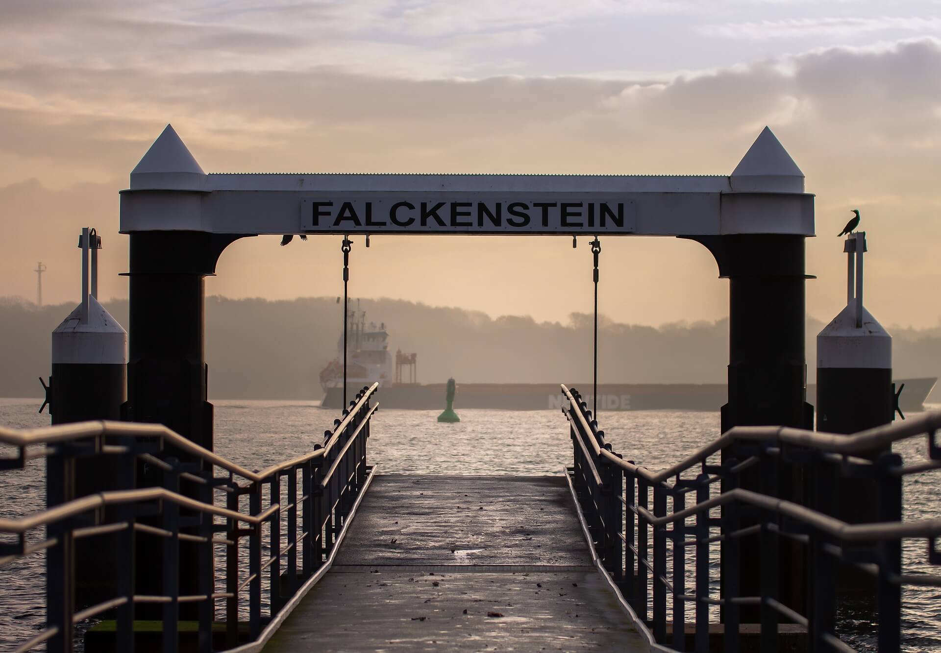 Falckenstein ferry terminal, beach at the Kiel fjord