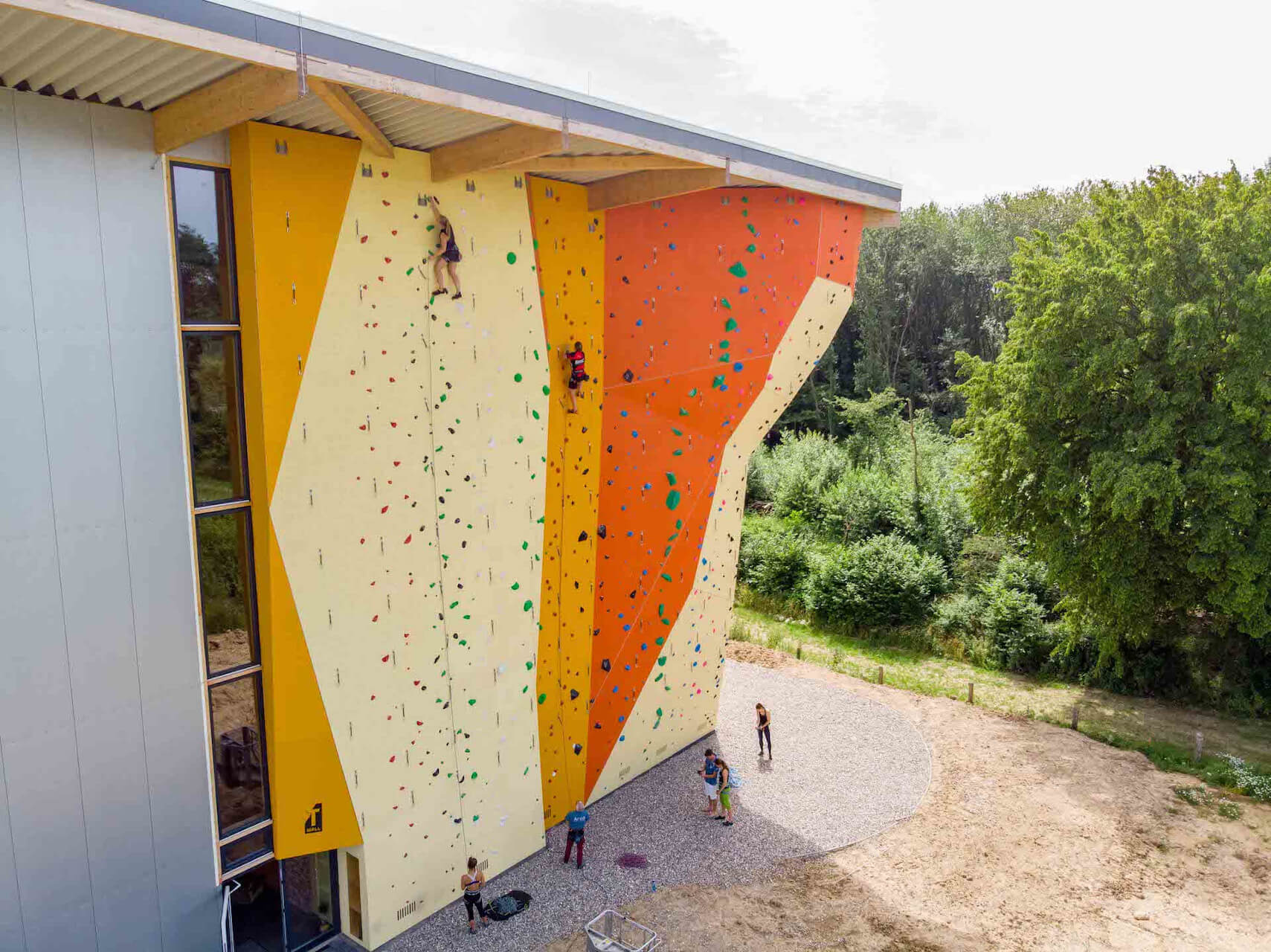 Exterior wall of the climbing bar | unique by ATLANTIC Hotels Kiel