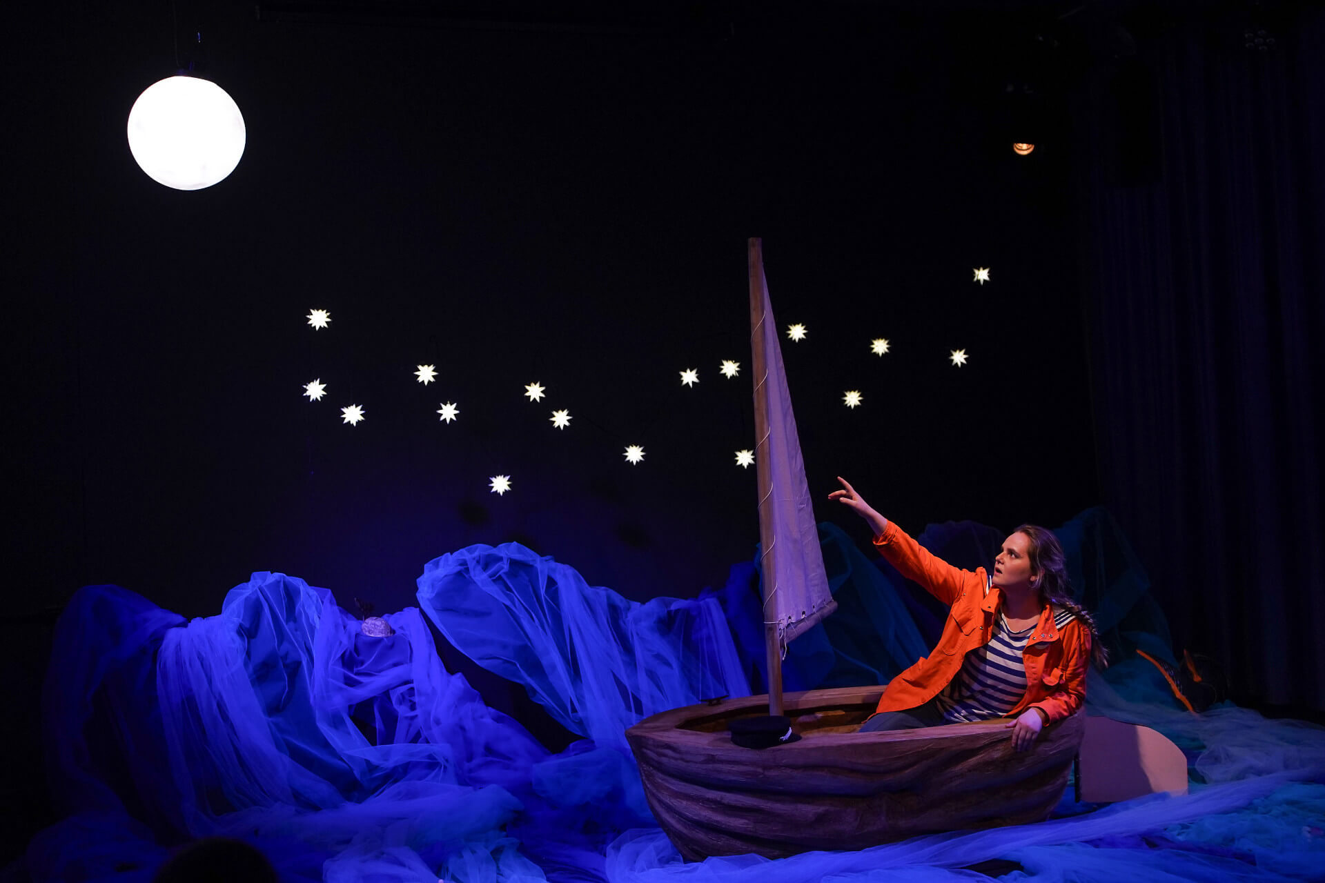 Theater Kiel - Szene aus Mond und Boot