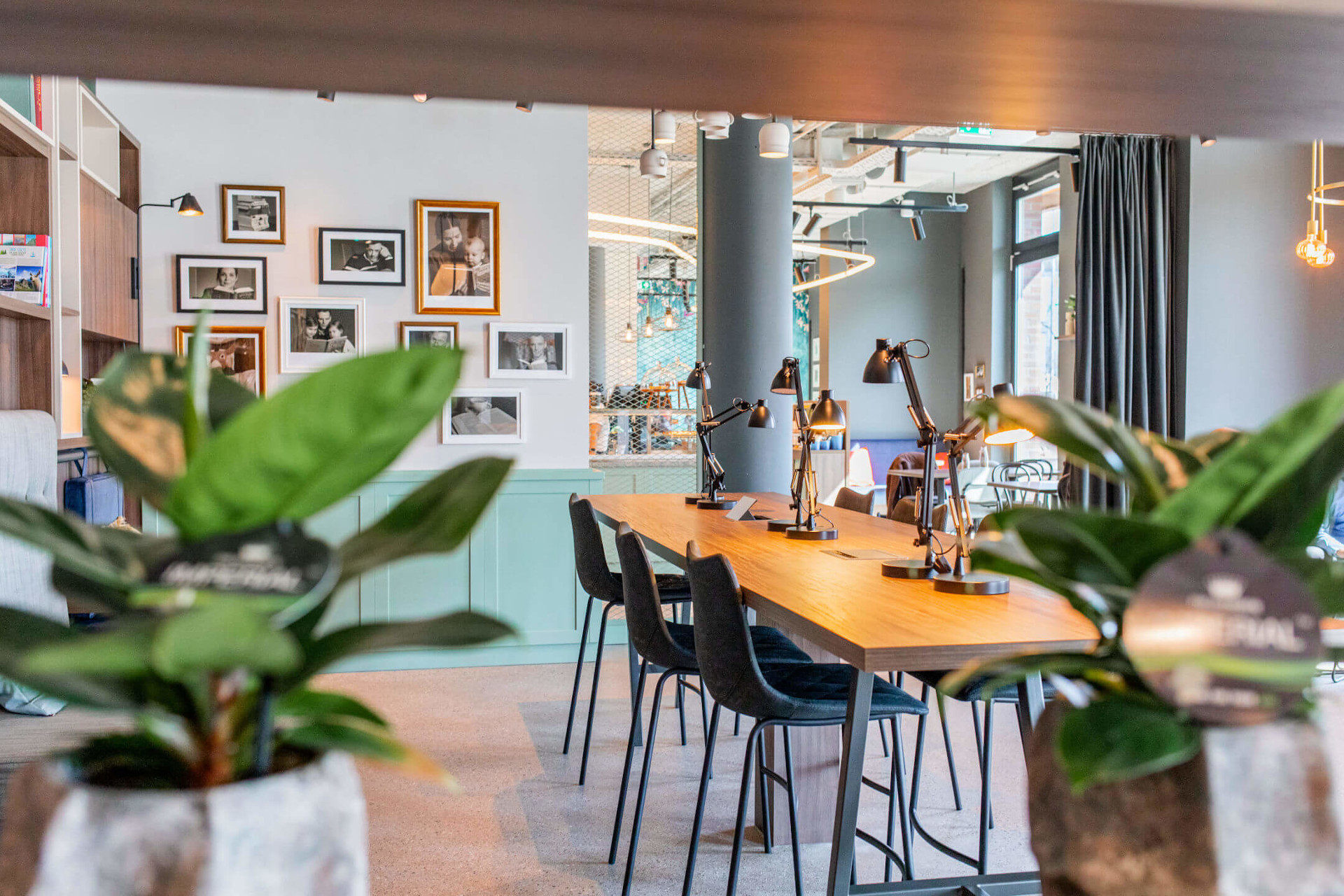 View from the check-in area into the co-working space | unique by ATLANTIC Hotels Kiel